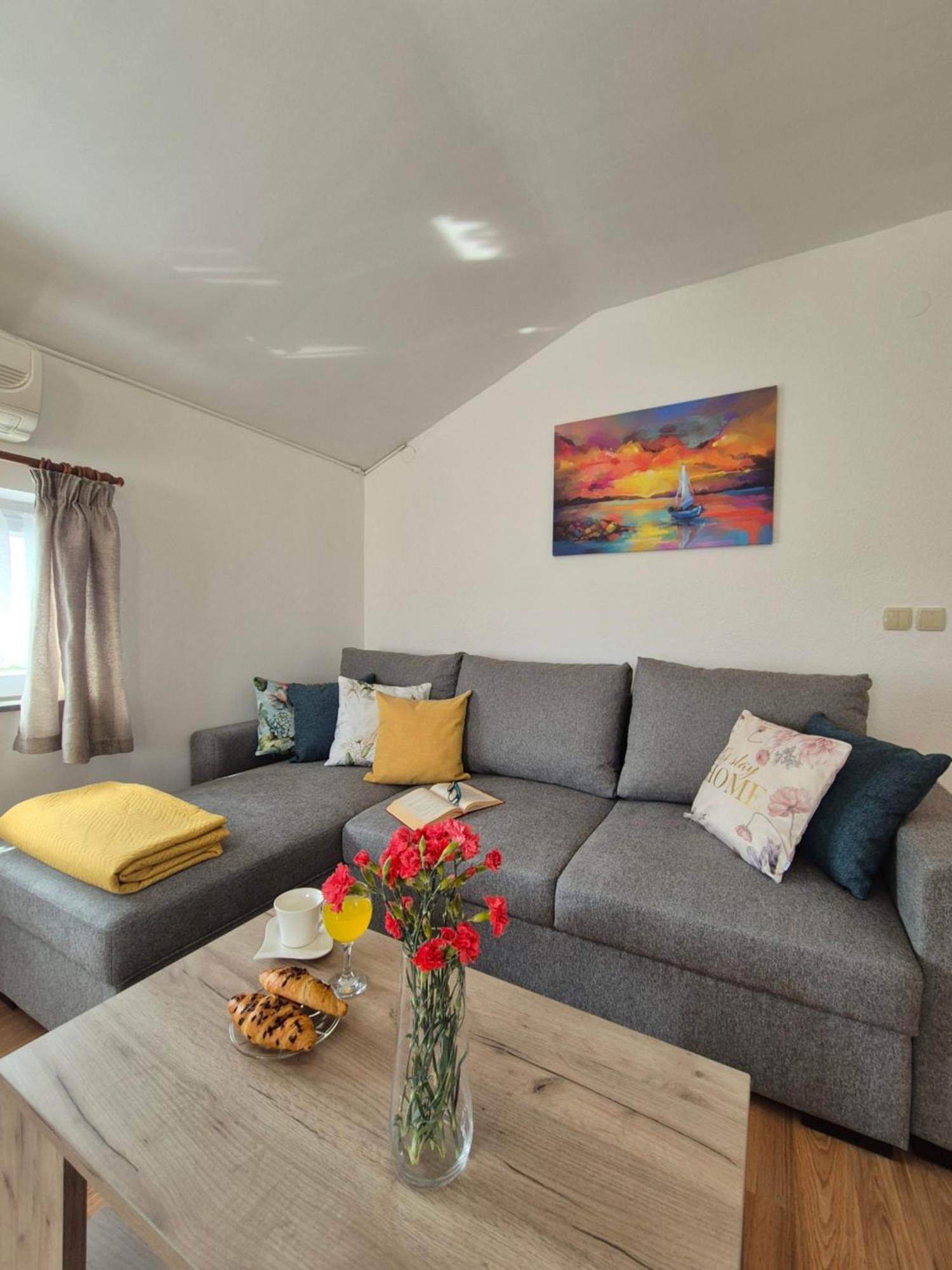 Apartman Lucija Lägenhet Pridraga Exteriör bild