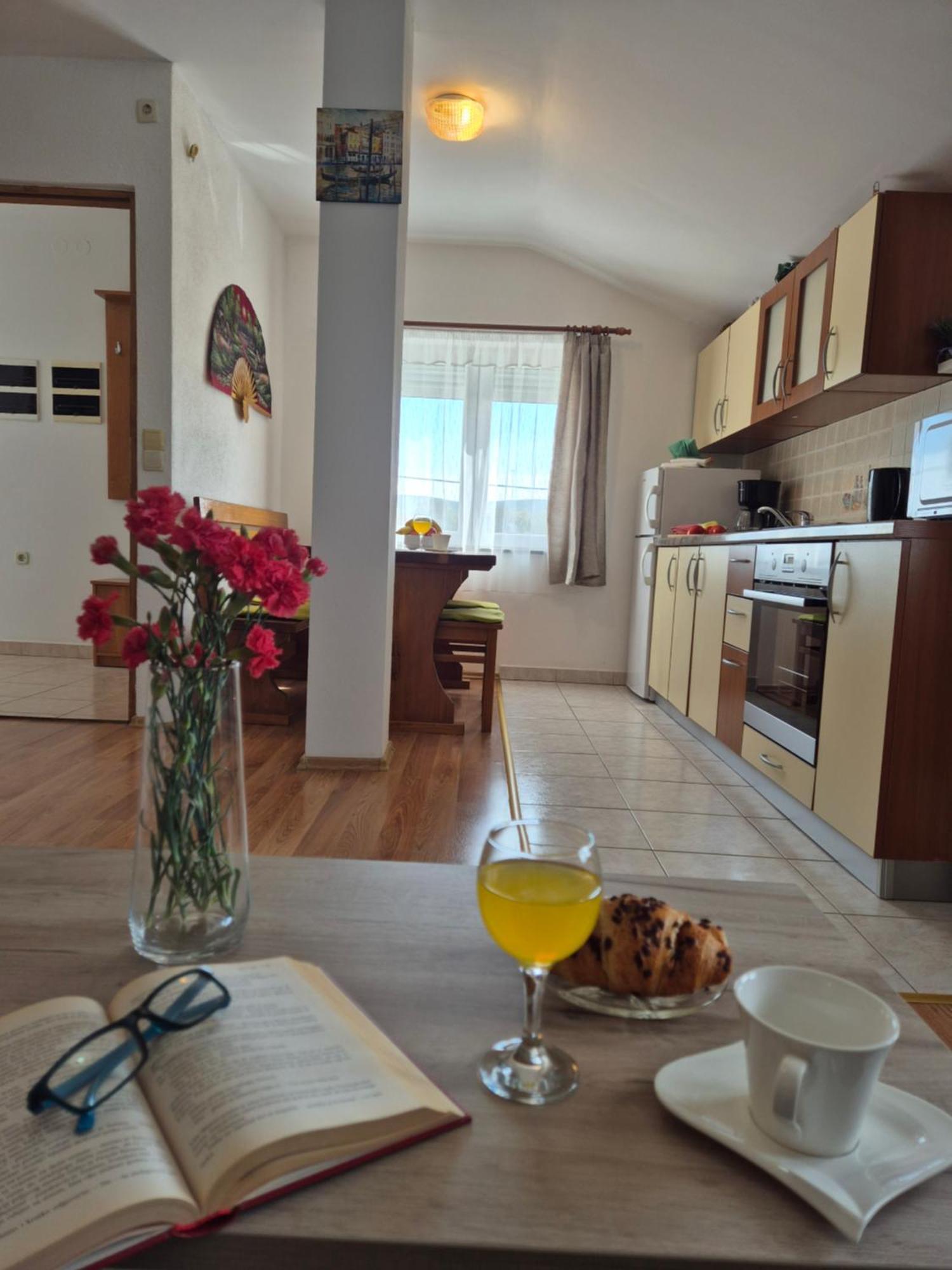 Apartman Lucija Lägenhet Pridraga Exteriör bild