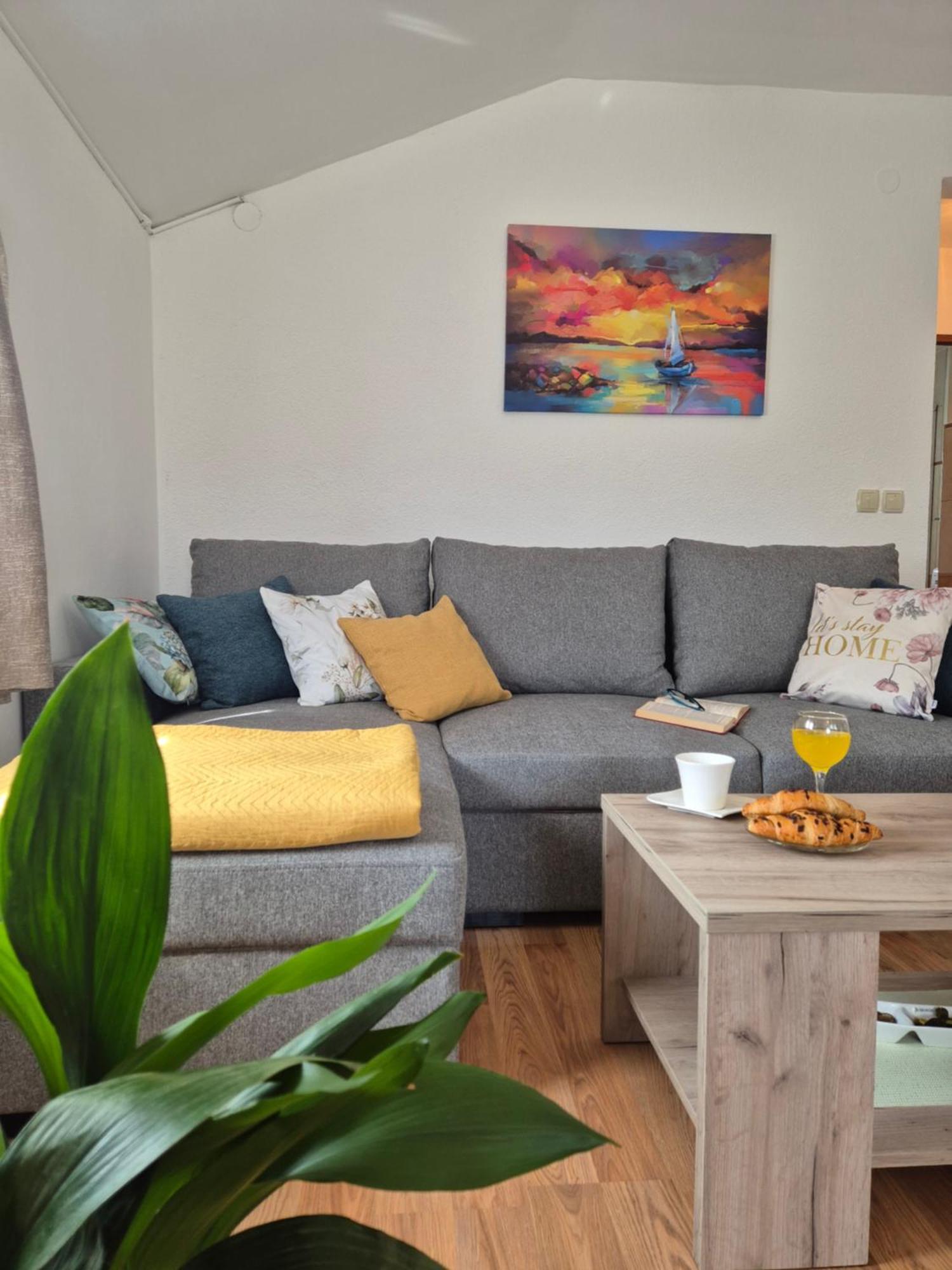 Apartman Lucija Lägenhet Pridraga Exteriör bild