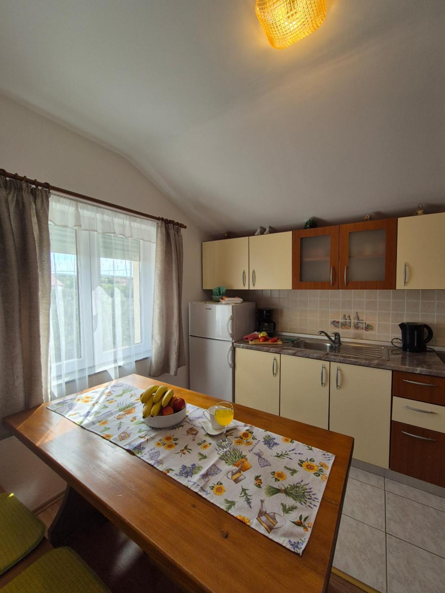 Apartman Lucija Lägenhet Pridraga Exteriör bild