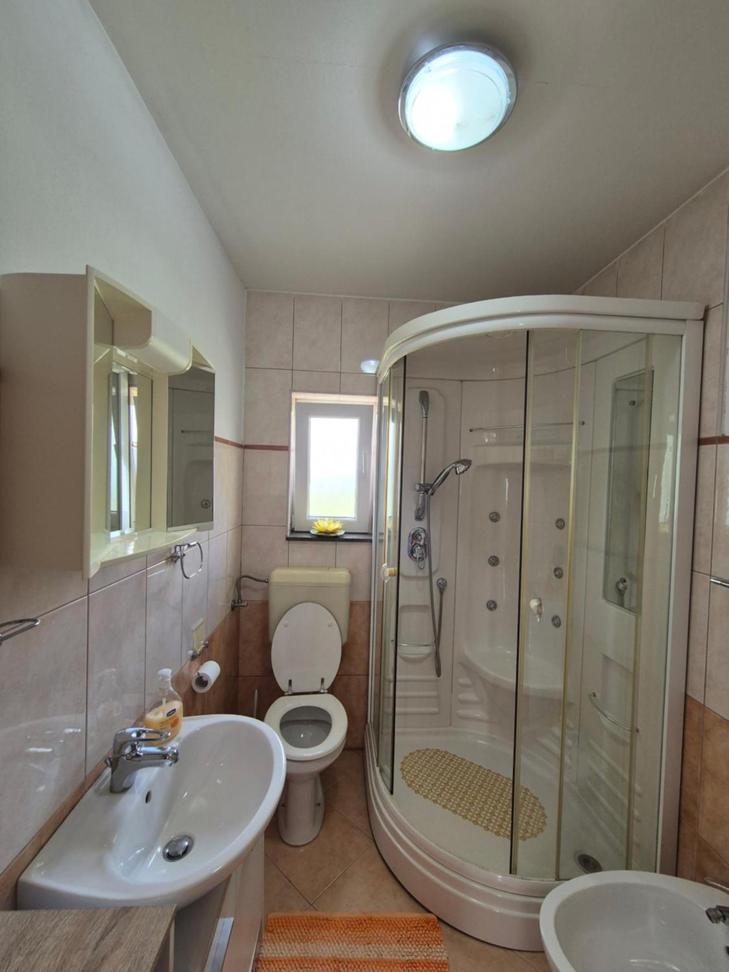 Apartman Lucija Lägenhet Pridraga Exteriör bild