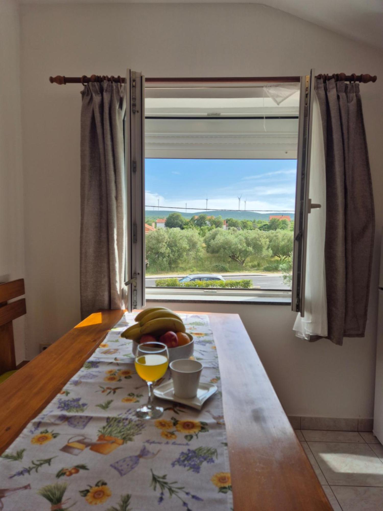 Apartman Lucija Lägenhet Pridraga Exteriör bild