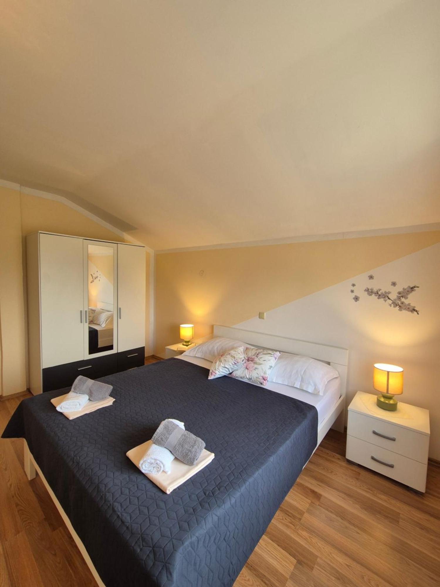 Apartman Lucija Lägenhet Pridraga Exteriör bild
