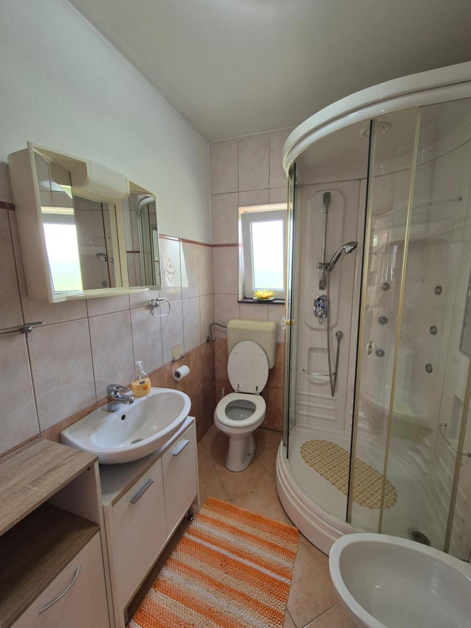 Apartman Lucija Lägenhet Pridraga Exteriör bild