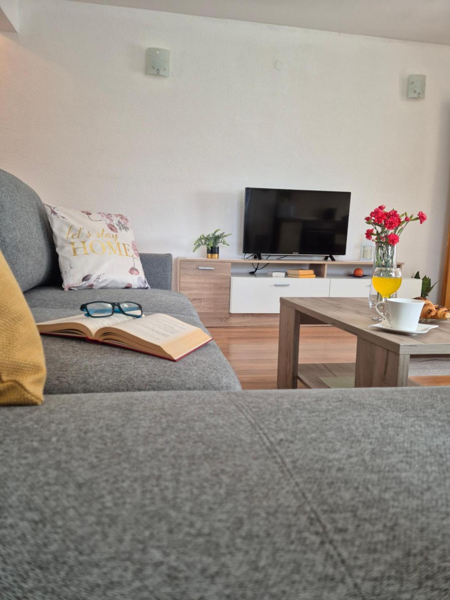Apartman Lucija Lägenhet Pridraga Exteriör bild