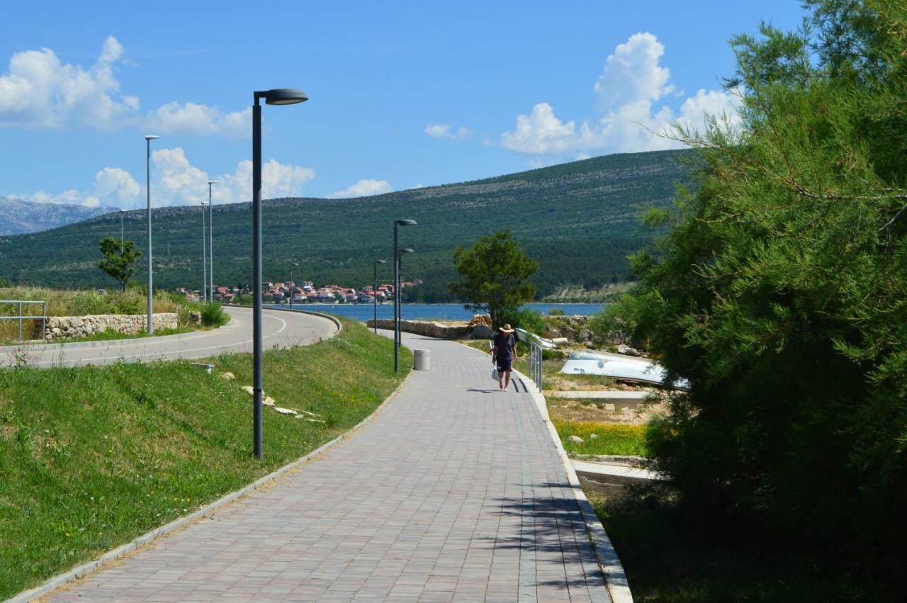 Apartman Lucija Lägenhet Pridraga Exteriör bild